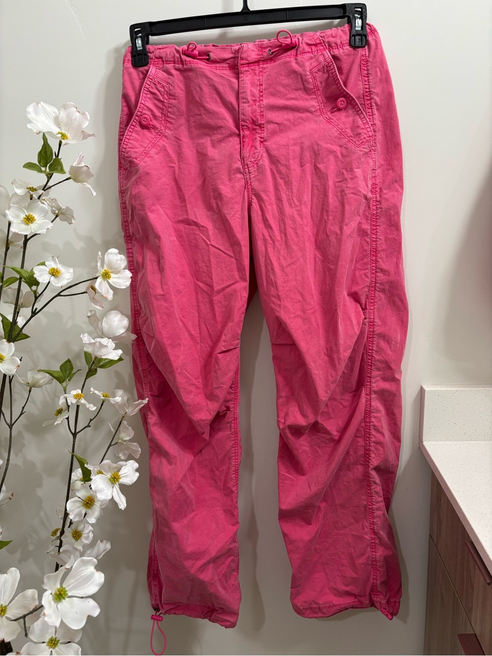 American Eagle Hot Pink Cargo Joggers